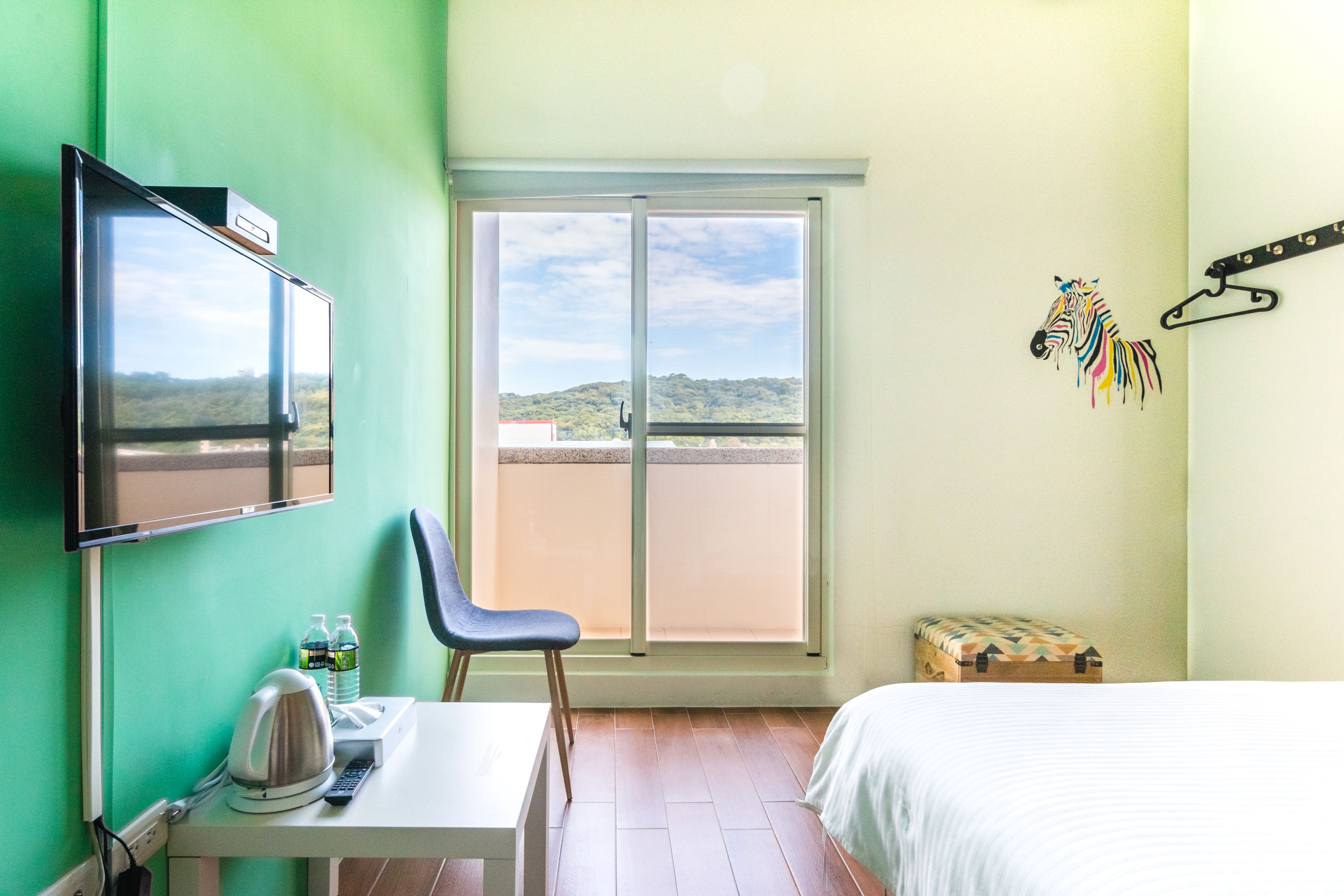 スタンダード ダブルルーム バルコニー | デスク、遮光カーテン、可動式ベッド、WiFi (無料)