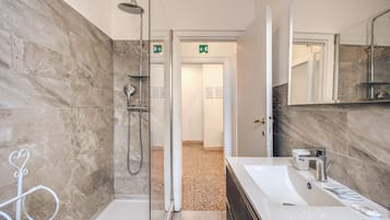 Appartamento, 1 camera da letto, cucina | Bagno | Set di cortesia gratuito, asciugacapelli, accappatoio, bidet