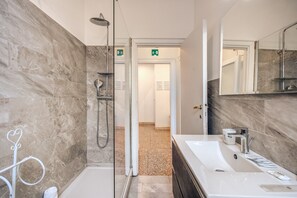 Apartment, 1 Bedroom, Kitchen | Bathroom | Free toiletries, hair dryer, bathrobes, bidet - Colonna Suite - San Giovanni (Rome)