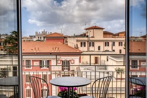Apartment, 1 Bedroom, Kitchen | Living area | Flat-screen TV