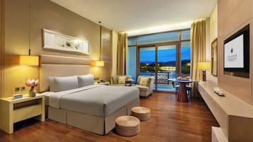 Phòng đôi Deluxe, cạnh hồ | Bộ đồ giường cao cấp, minibar, két bảo mật tại phòng, bàn