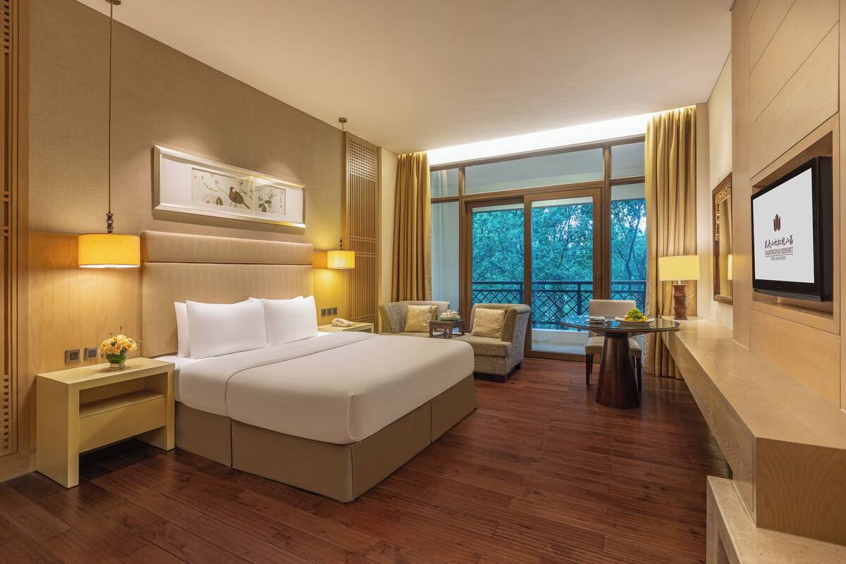 ห้องดีลักซ์ดับเบิล, วิวสวน | เครื่องนอนระดับพรีเมีย ม, มินิบาร์, ตู้นิรภัยในห้องพัก, โต๊ะทำงาน