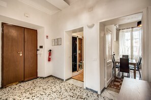 Interior entrance - Colonna Suite Luxury - Termini Station Big Apartment (Rome)