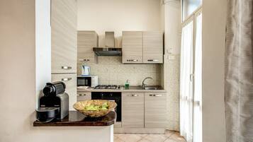 Apartment, 3 Bedrooms, Fireplace | Private kitchenette | Full-size fridge, microwave, stovetop, coffee/tea maker