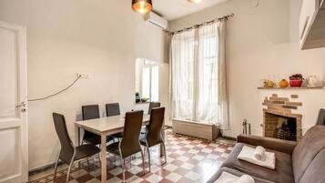 Appartamento, 3 camere da letto, caminetto | Soggiorno | TV a schermo piatto, caminetto