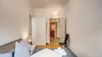 3 bedrooms, premium bedding, iron/ironing board, free cribs/infant beds