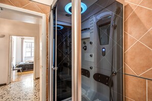 Apartment, 3 Bedrooms, Fireplace | Bathroom shower