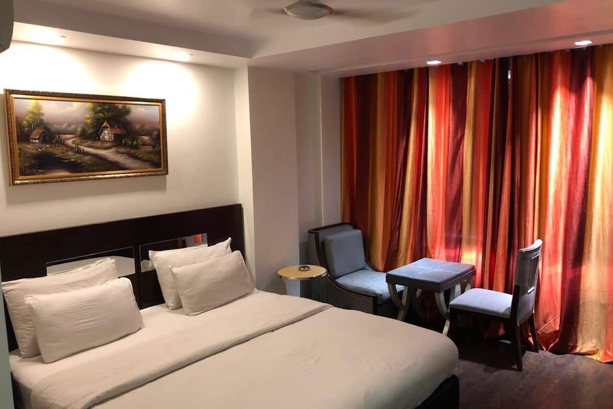 Habitación familiar | Ropa de cama de alta calidad, minibar, escritorio y insonorización