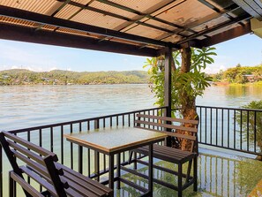 Superior Riverfront Room | Living area | TV - Phornpailin Riverside Resort (Sangkhla Buri)