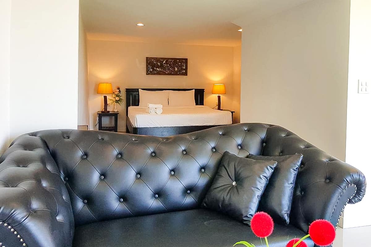 Deluxe River View King Room with Balcony
