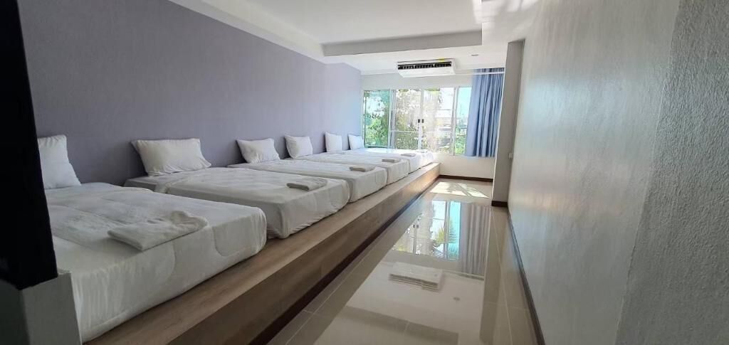 Desk, blackout curtains, free WiFi