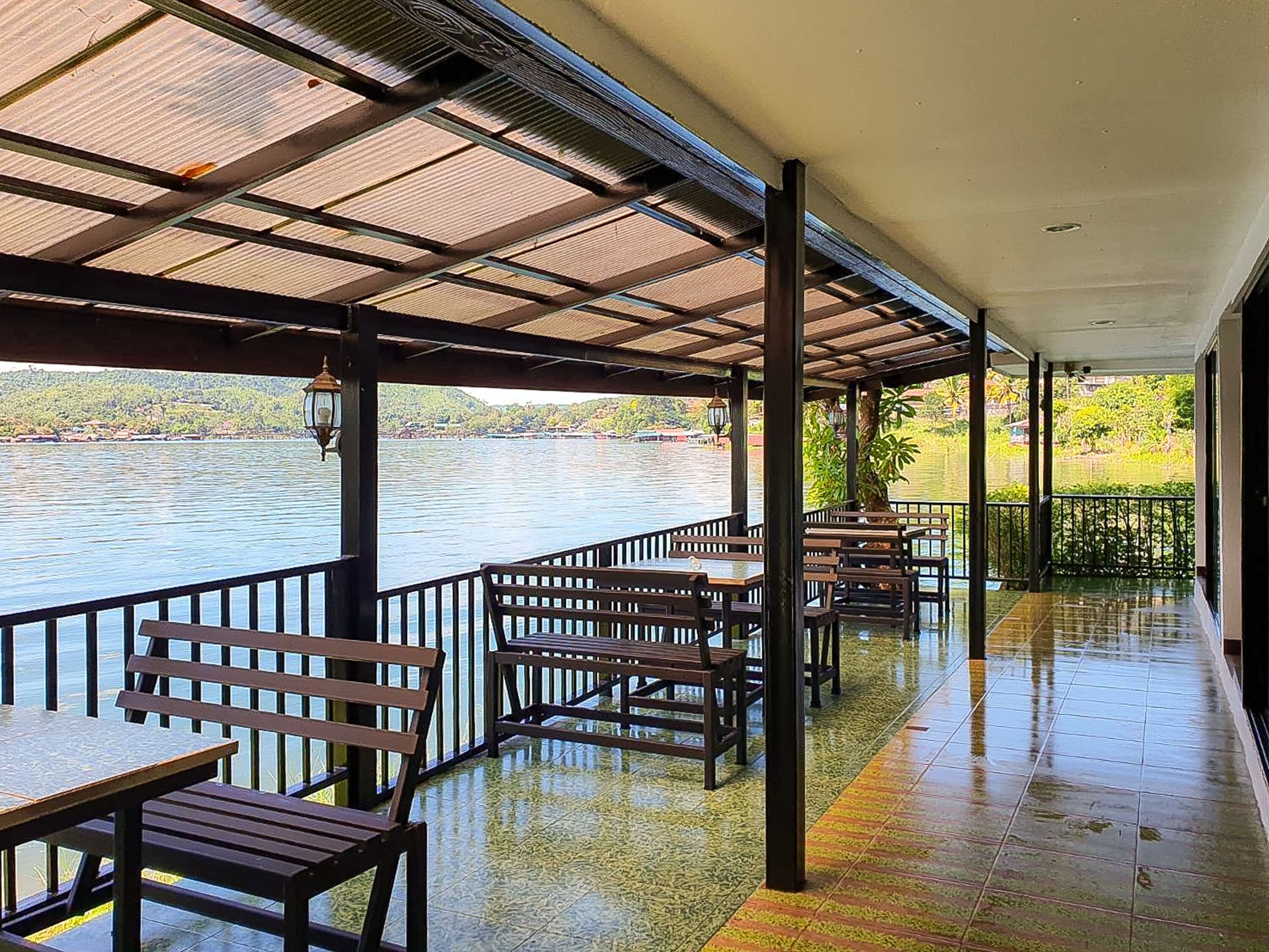 Superior Riverfront Room | Living area