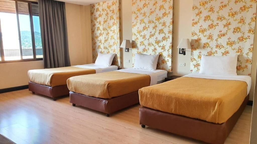 Desk, blackout curtains, free WiFi