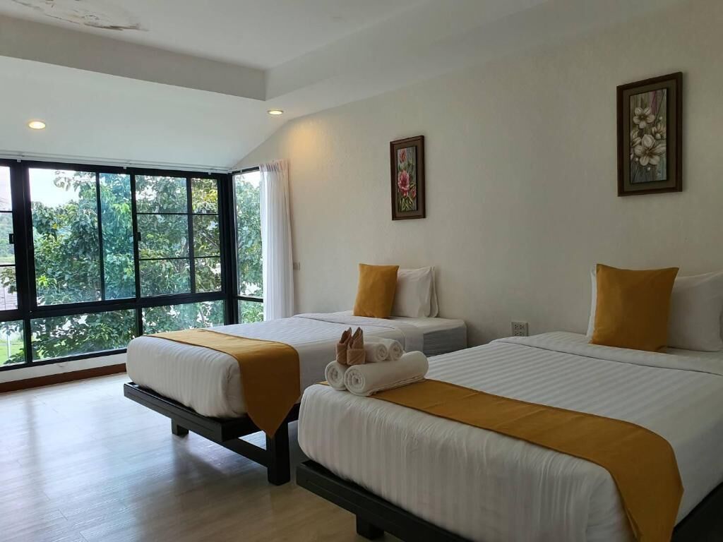 Desk, blackout curtains, free WiFi