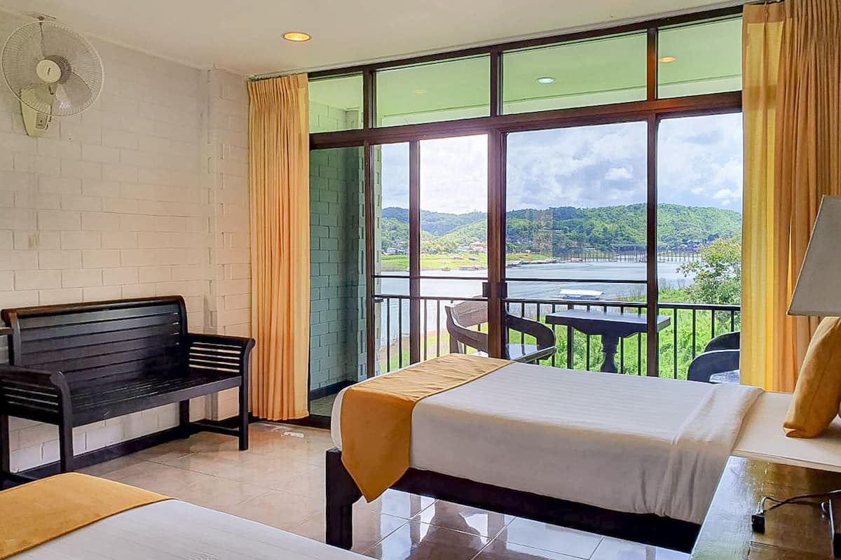 Superior River View Twin Room