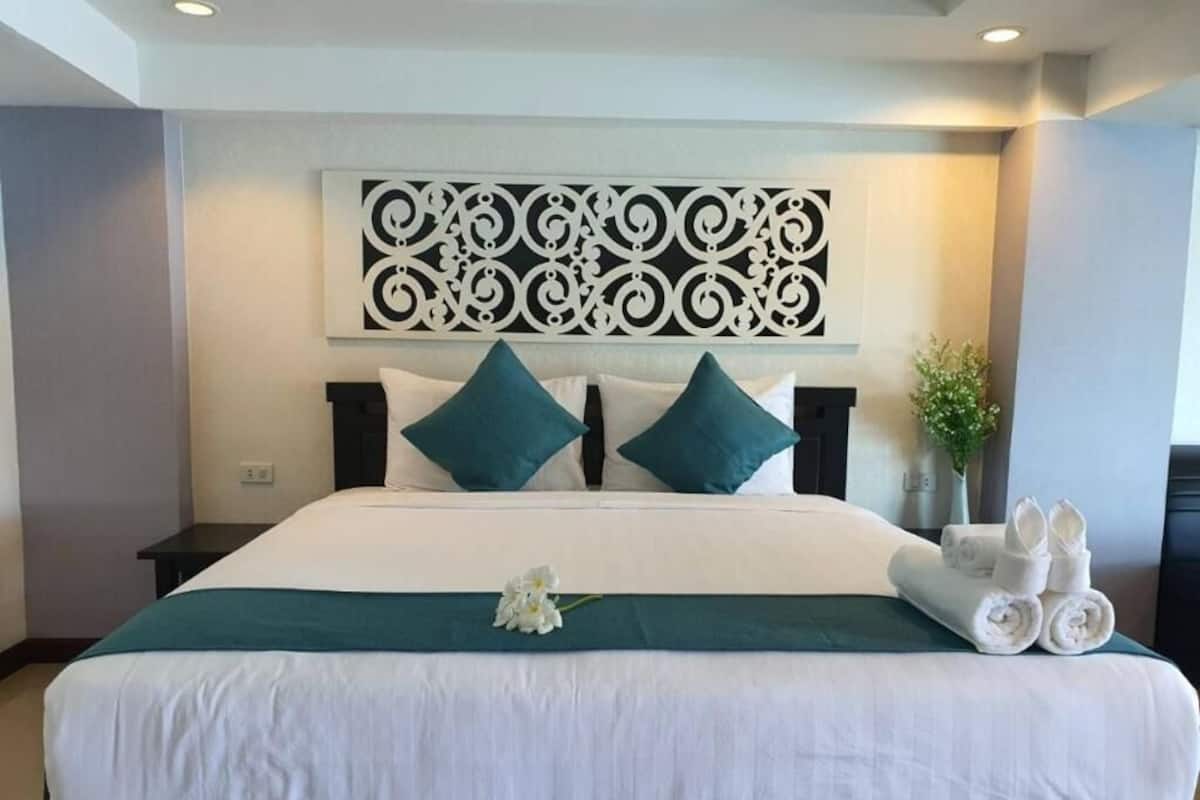 Desk, blackout drapes, free WiFi