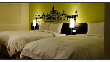 Executive Triple Room | Down comforters, desk, blackout drapes