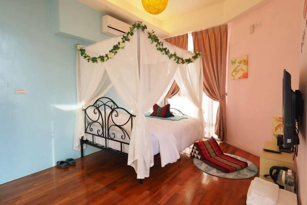 Desk, blackout drapes, WiFi (free), bed sheets