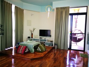 Quadruple Room, City View | Desk, blackout drapes, free WiFi, bed sheets - 198 Red Hat B&B (Magong)