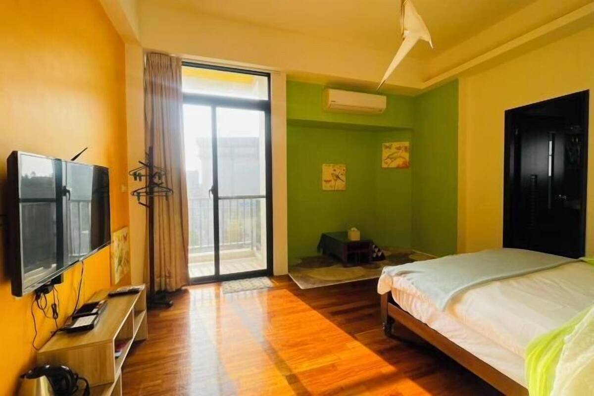 Desk, blackout drapes, WiFi (free), bed sheets