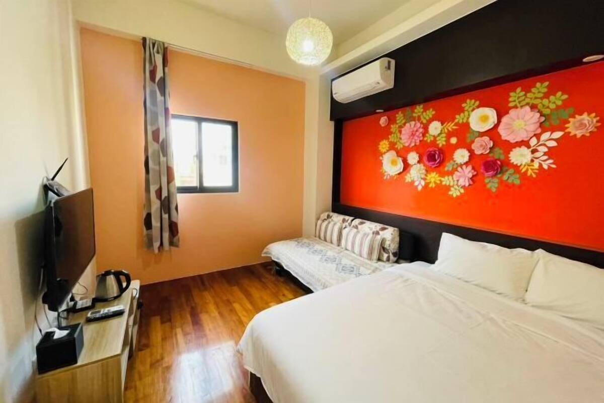 Desk, blackout drapes, WiFi (free), bed sheets