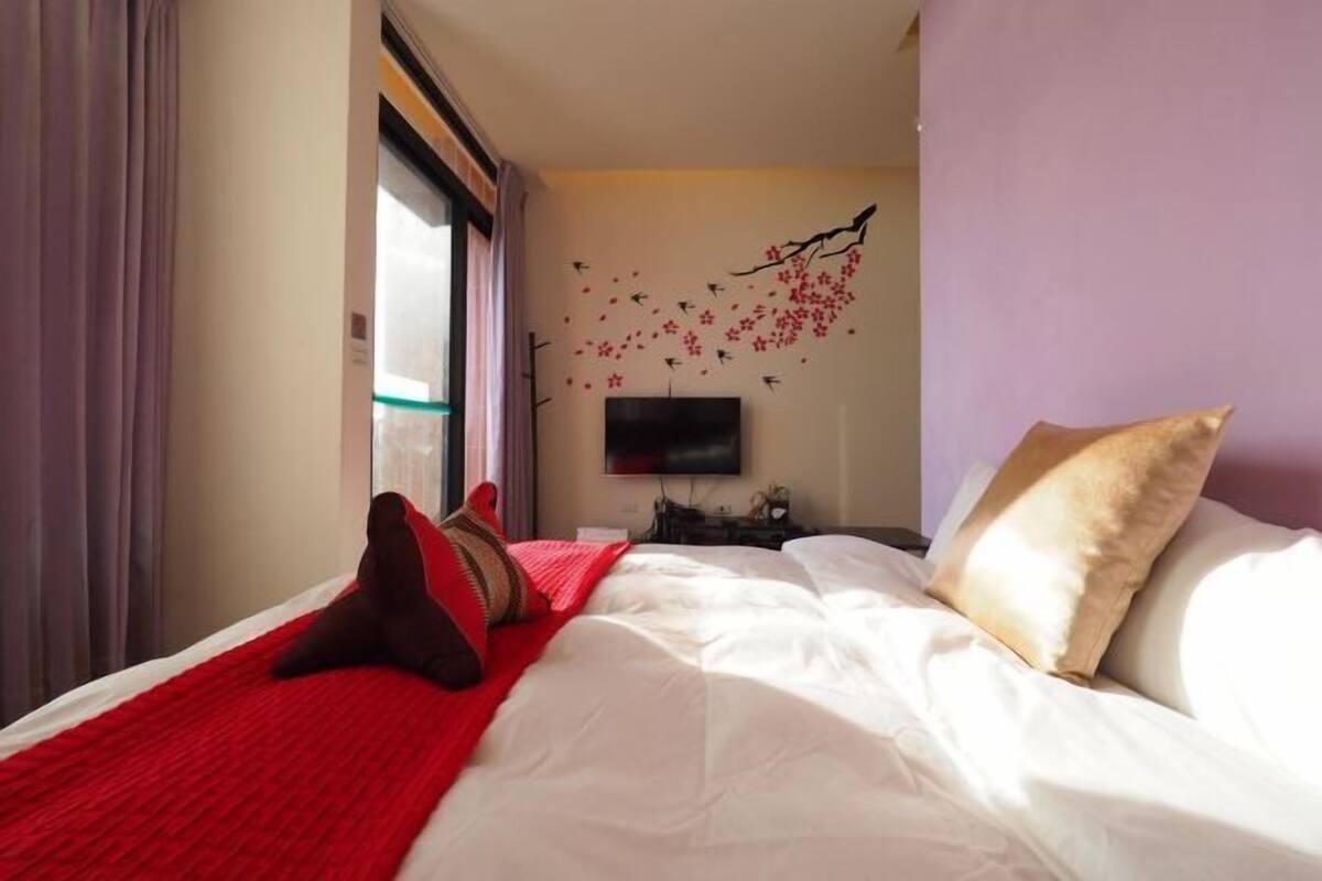 Desk, blackout drapes, WiFi (free), bed sheets