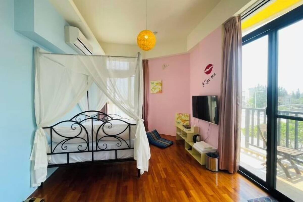 Desk, blackout drapes, WiFi (free), bed sheets