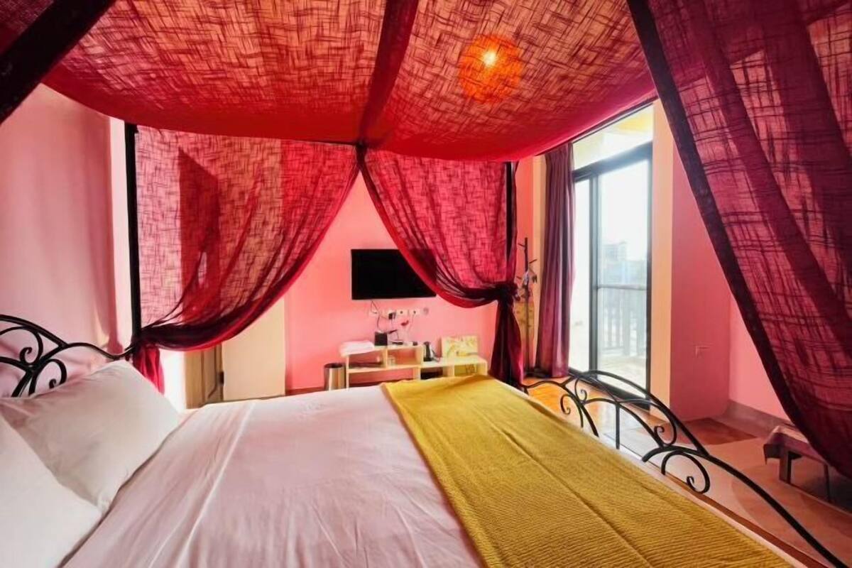 Desk, blackout drapes, WiFi (free), bed sheets