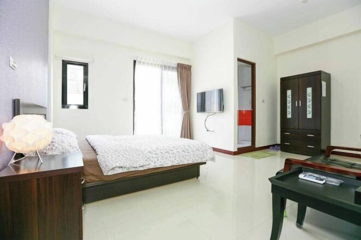 Desk, blackout drapes, WiFi (free), bed sheets