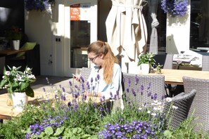 Frühstück, Mittagessen, Abendessen, französische Küche 