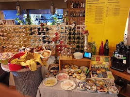 Café da manhã, almoço e jantar; culinária francesa