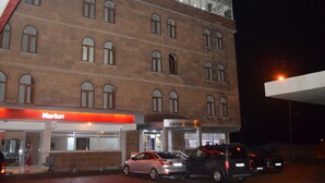 Façade de l’hébergement  – soirée/nuit