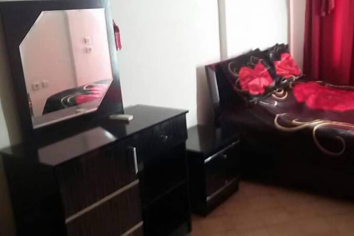 1 habitación, ropa de cama de alta calidad y escritorio