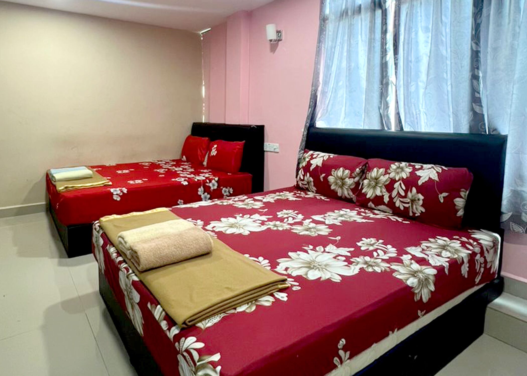 desk, iron/ironing board, free wifi