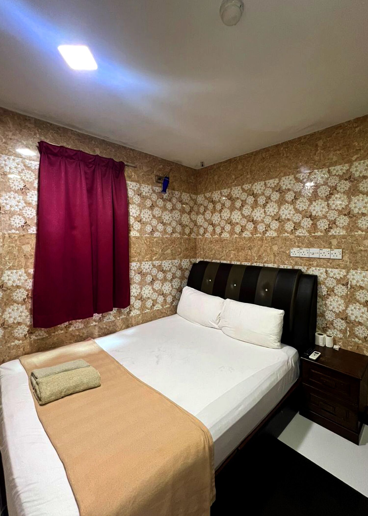 desk, iron/ironing board, free wifi