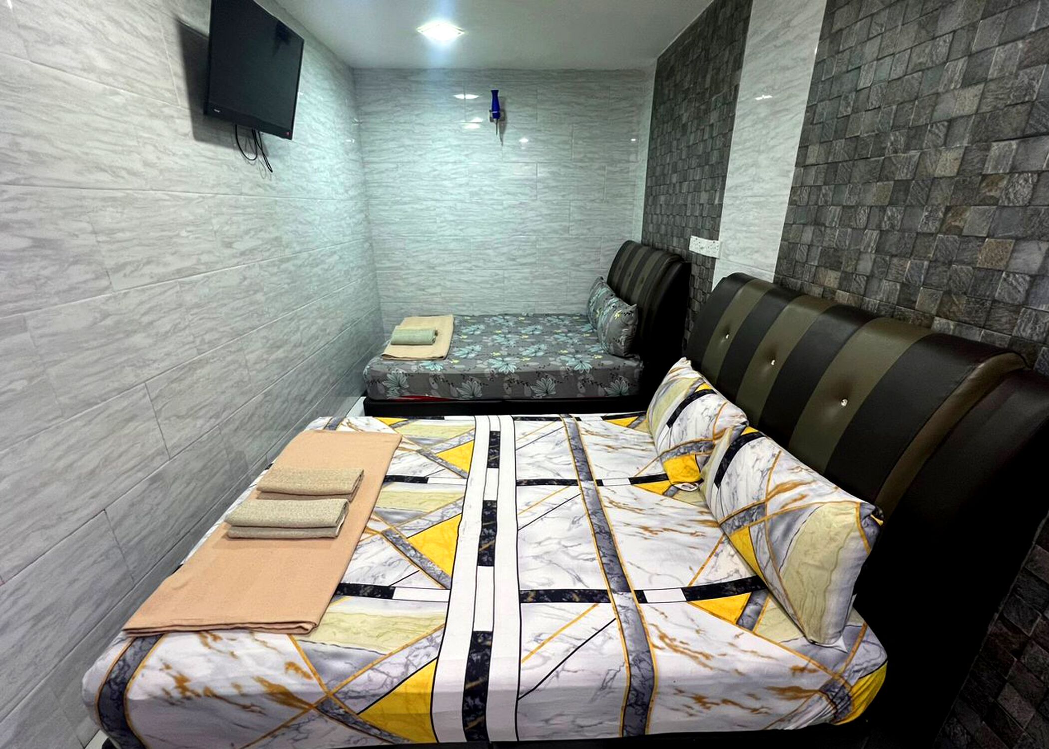 desk, iron/ironing board, free wifi