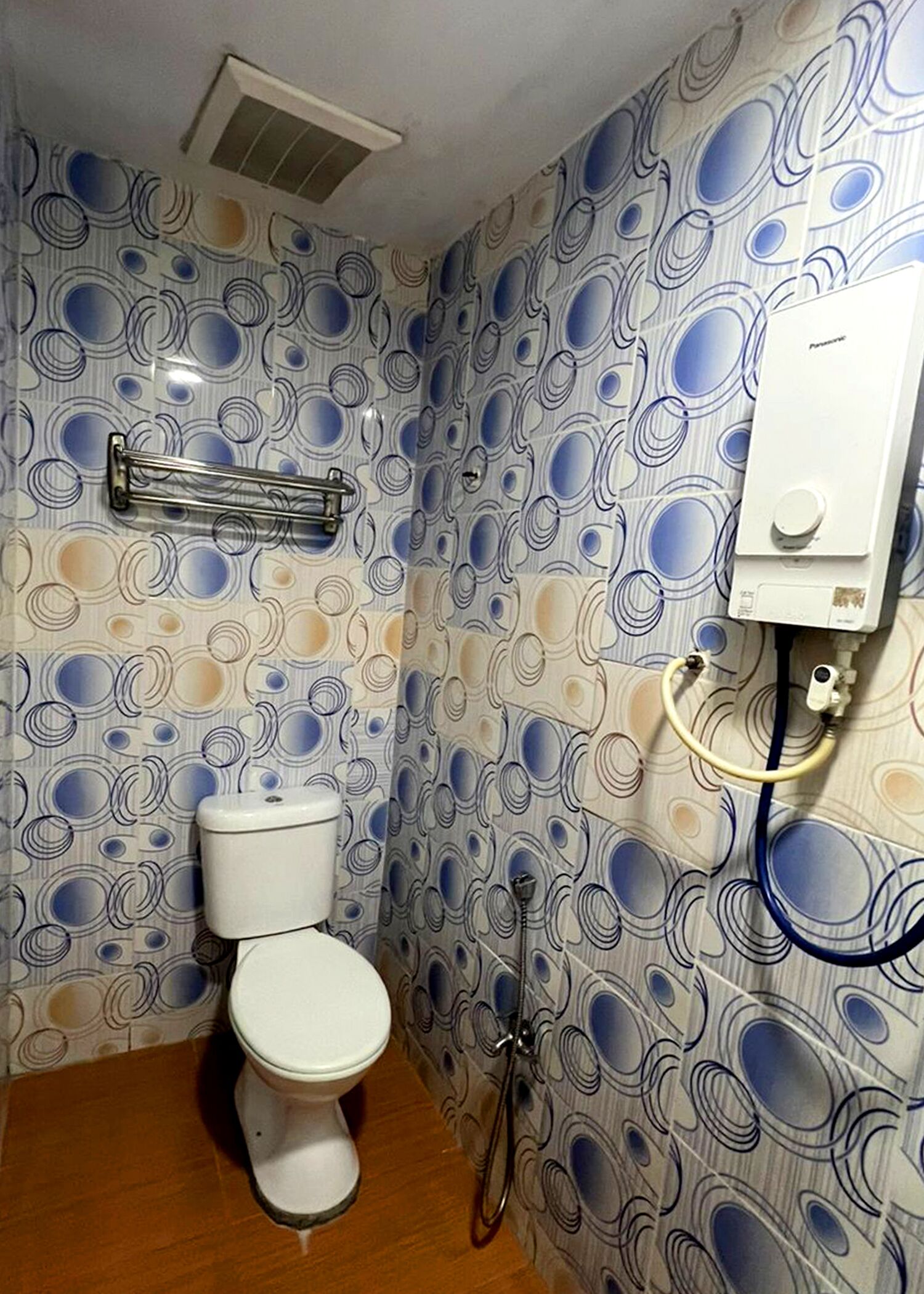 shower, free toiletries, hair dryer, slippers