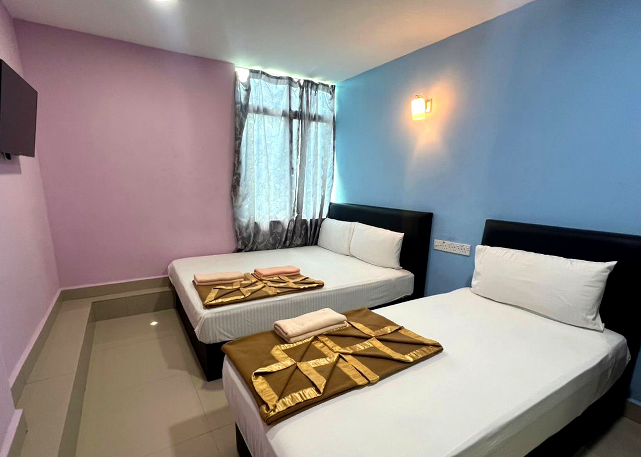 desk, iron/ironing board, free wifi