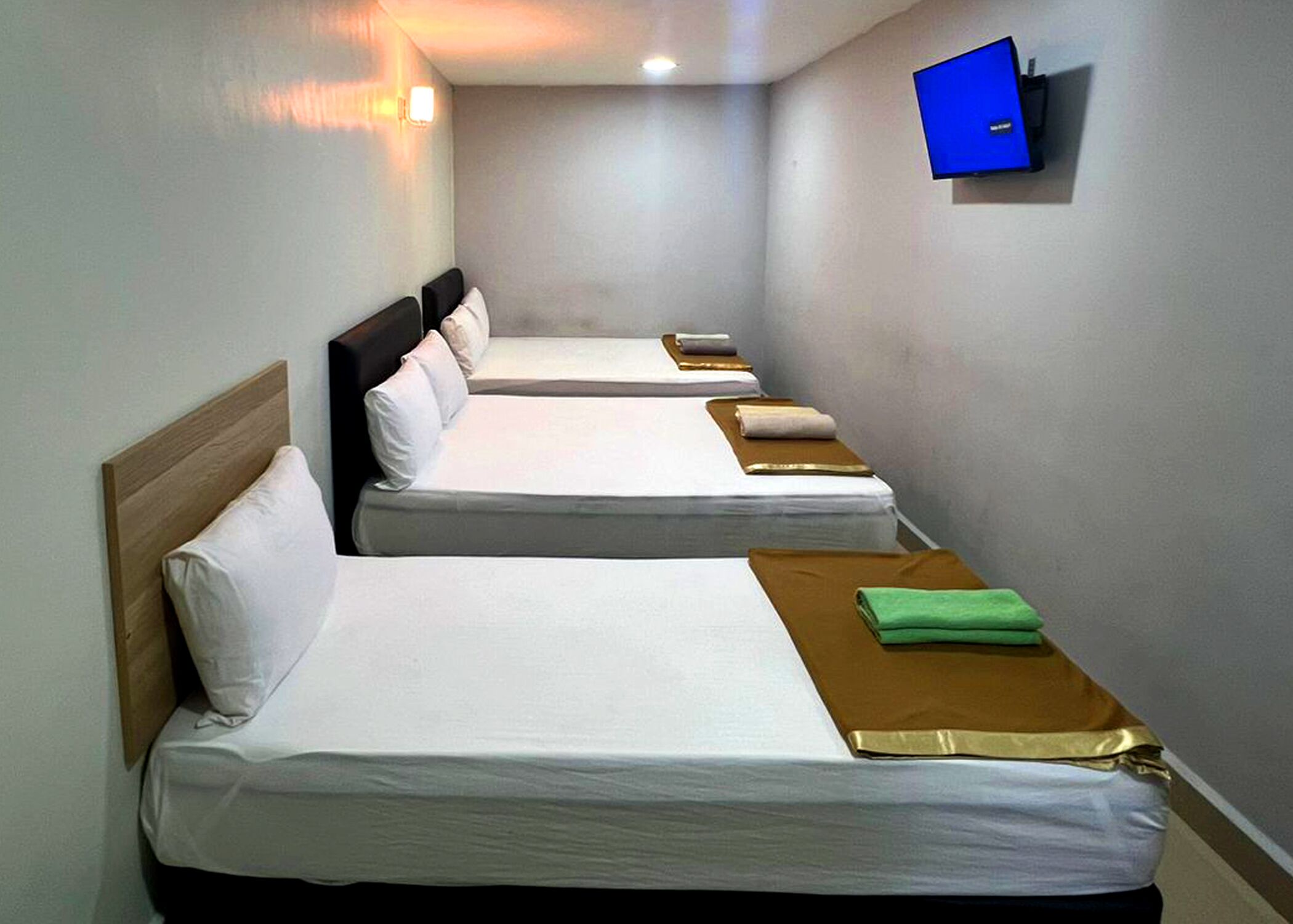 desk, iron/ironing board, free wifi