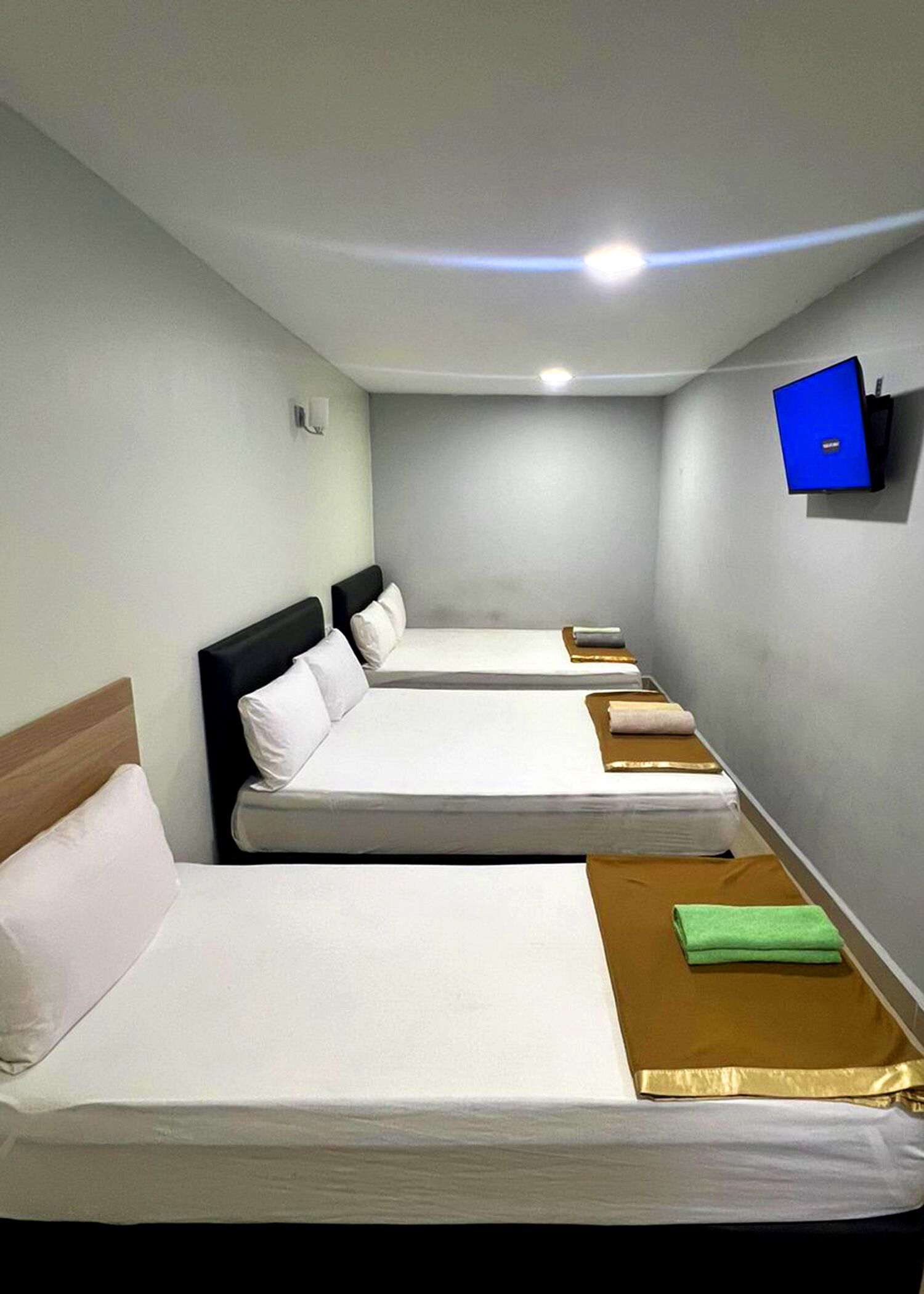 desk, iron/ironing board, free wifi