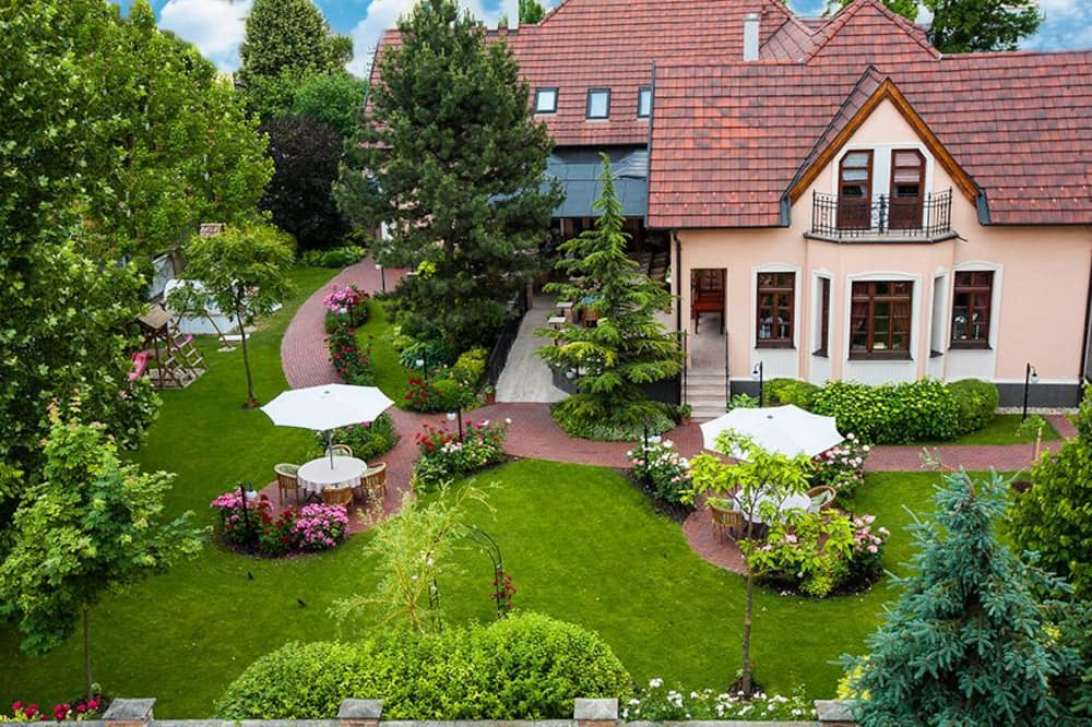 Villa Rosa Restaurant & Pension