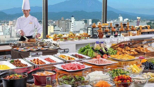A buffet with a variety of food options and a chef preparing food. - ART HOTEL Morioka (Morioka)