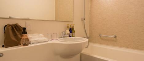A bathroom with a toilet, sink, and bathtub.