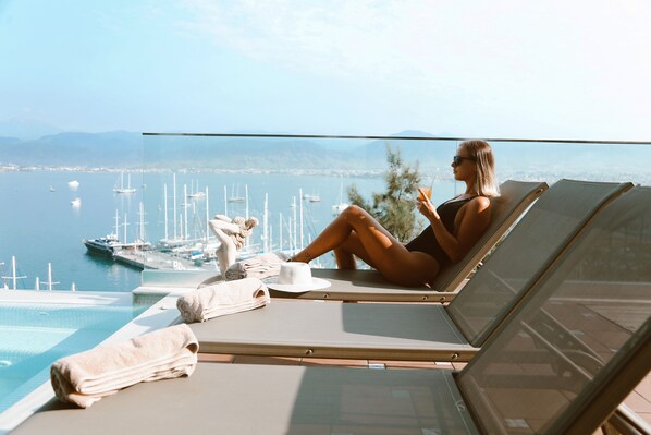 Außenpool, Liegestühle