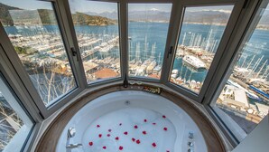 Deluxe Room with Hot Tub and Sea View | 按摩浴缸