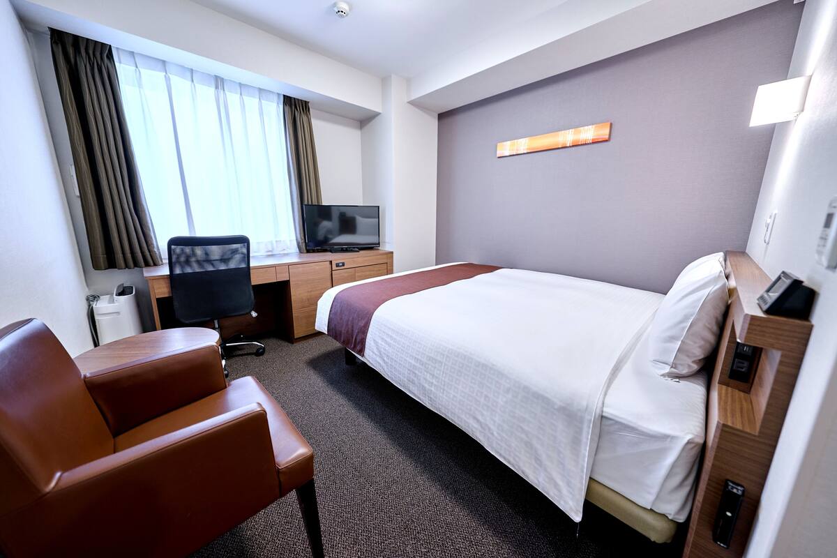 Standard Double Room, Non Smoking | Desk, WiFi (free), bed sheets