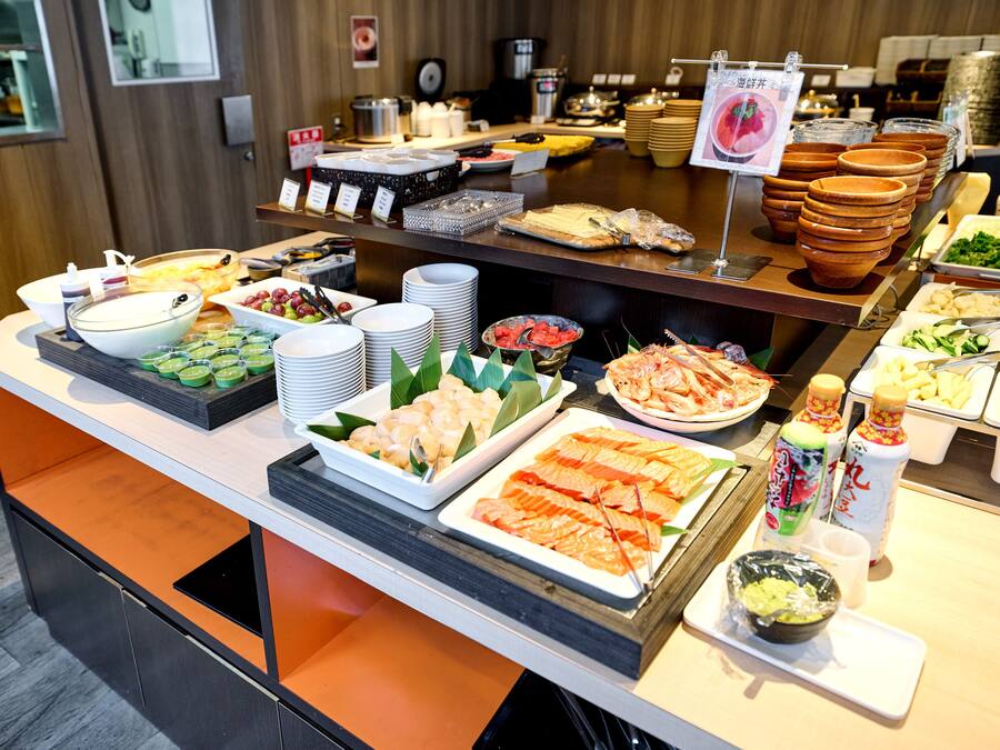 Daily buffet breakfast for a fee