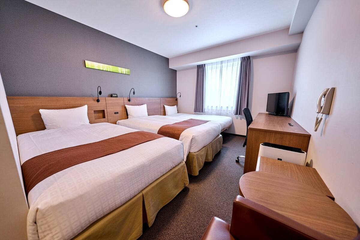 Desk, WiFi (free), bed sheets
