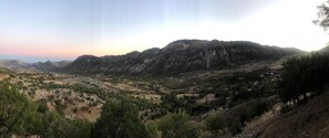 A mountainous landscape with rocky terrain and sparse vegetation. - Nemrut Euphrat Hotel (Kahta)