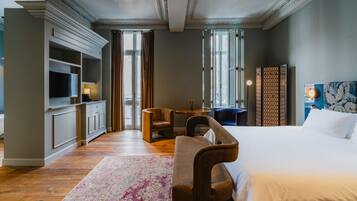 スイート | 低刺激性寝具、セーフティボックス (室内)、遮光カーテン、アイロン / アイロン台